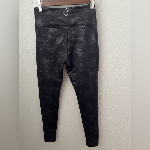 Spanx Women's Faux Leather Camo-Print High-Waisted Leggings Black NWOT - Picture 3 of 8